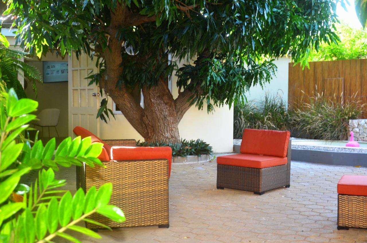 Homey Vacation And Carrental Willemstad Bagian luar foto