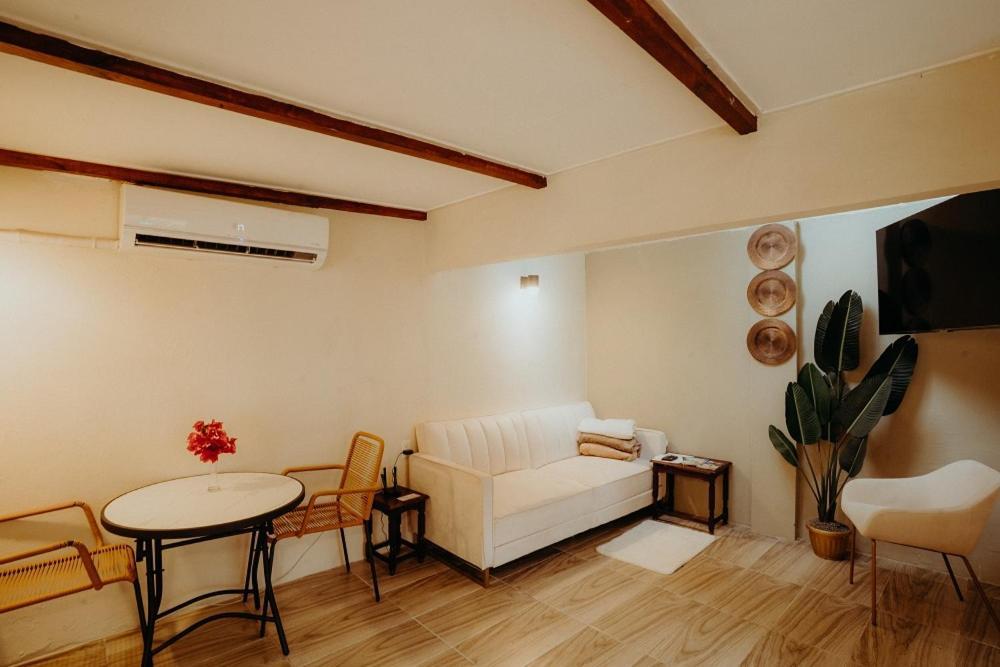 Homey Vacation And Carrental Willemstad Bagian luar foto