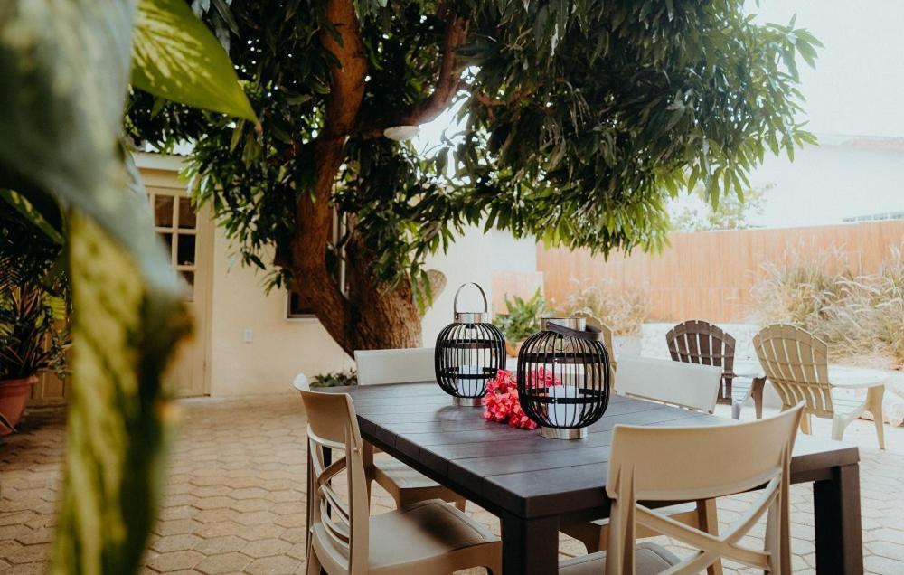 Homey Vacation And Carrental Willemstad Bagian luar foto